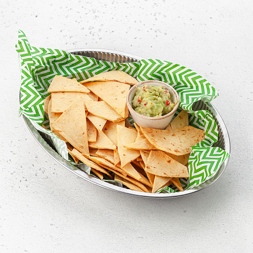 Гуакамоле с чипсами из тортильи